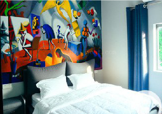 德宏对于酒店的墙体彩绘而言更注重哪些方面？